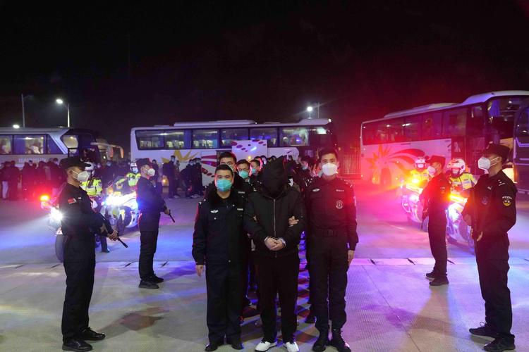 大的配资平台_撮某网平台非法证券业务案件_重庆警方打击场外配资案