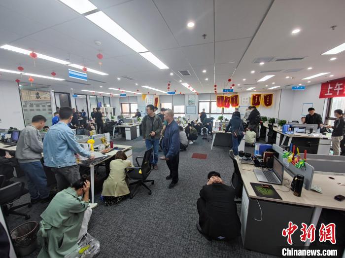 成都电信网络诈骗案_摧毁5个诈骗窝点_成都最大的股票配资平台